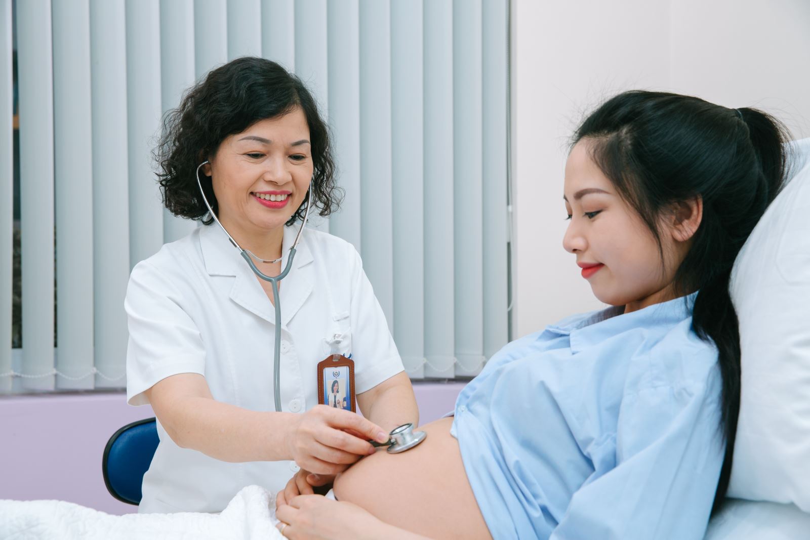 Khám thai định kỳ đầy đủ nhằm theo dõi tình trạng sức khỏe của mẹ và bé tốt nhất